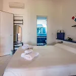 Guesthost - With Private Garden, Parking & Shared Pool! Apartament Abbiadori