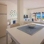 Guesthost - With Private Garden, Parking & Shared Pool! Apartament Abbiadori