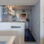 Apartament Guesthost - With Private Garden, Parking & Shared Pool!