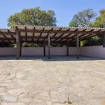 Guesthost - With Private Garden, Parking & Shared Pool! אביאדורי