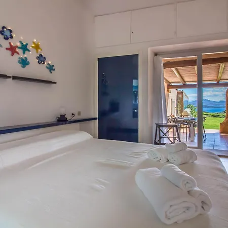 Apartment With Private Garden, Parking & Shared Pool! *