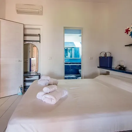 With Private Garden, Parking & Shared Pool! Apartment Abbiadori