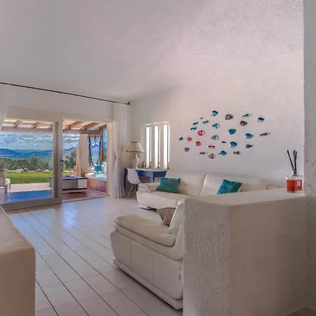 Apartment With Private Garden, Parking & Shared Pool!