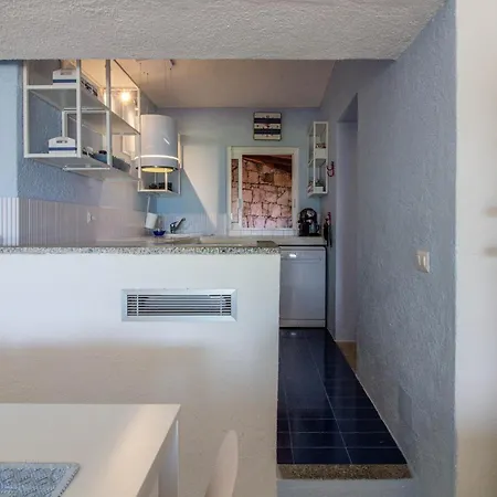 Apartment With Private Garden, Parking & Shared Pool!