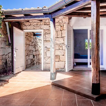 דירה Guesthost - With Private Garden, Parking & Shared Pool! אביאדורי