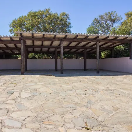With Private Garden, Parking & Shared Pool! Abbiadori