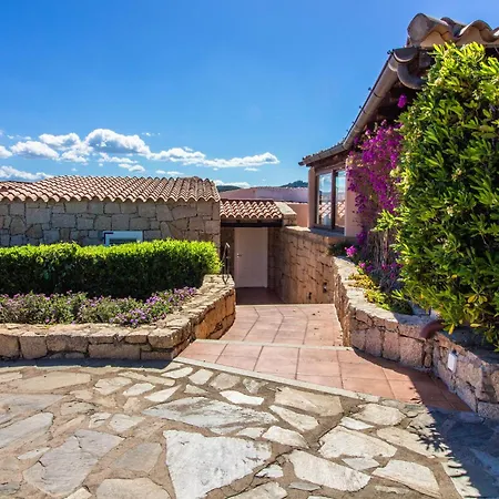 Apartment With Private Garden, Parking & Shared Pool!