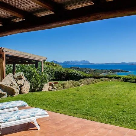 Apartment With Private Garden, Parking & Shared Pool! Abbiadori