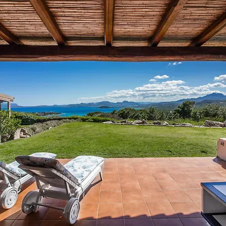 Apartment With Private Garden, Parking & Shared Pool! Abbiadori