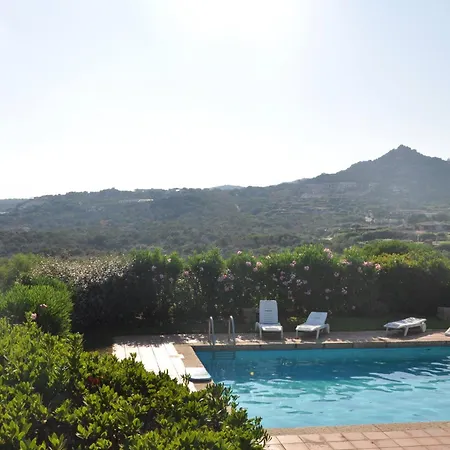 With Private Garden, Parking & Shared Pool! * Abbiadori